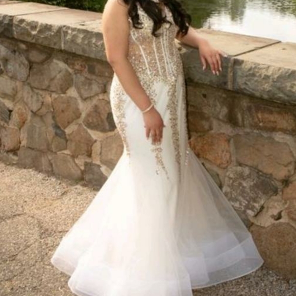 JOVANI WHITE GOLD & SILVER DRESS 👗 - Picture 8 of 8